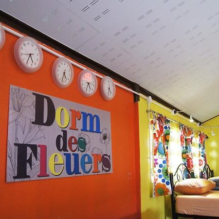 Dorm Des Fleurs Hostel Khao Lak Buitenkant foto