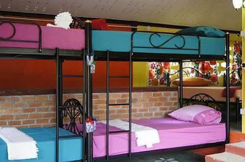 Dorm Des Fleurs Hostel Khao Lak Buitenkant foto
